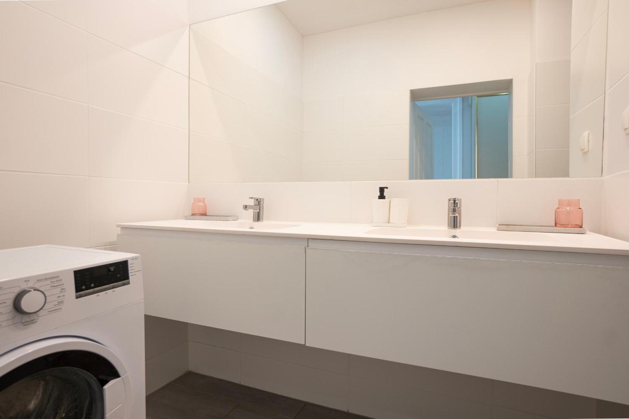 Charming 2-Room Apartment With Balcony, 15 Min To Center Viena Exterior foto